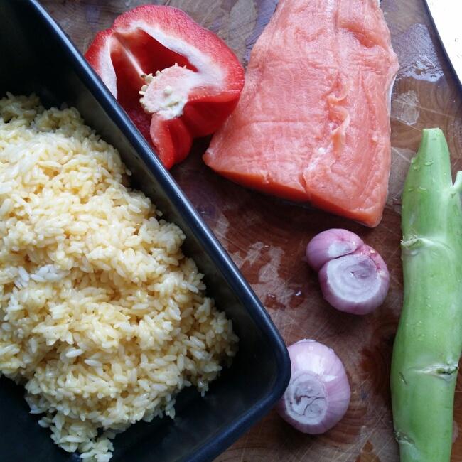咖喱三文魚黃金炒飯的做法 步骤1