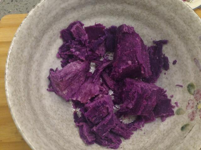 給自己的減肥餐-紫薯糯米餈的做法 步骤2