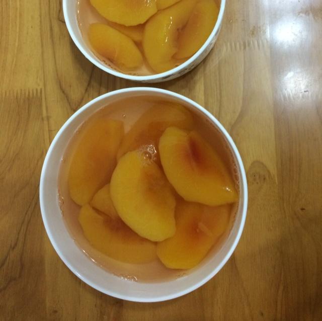 黃桃冰糖水的做法 步骤1