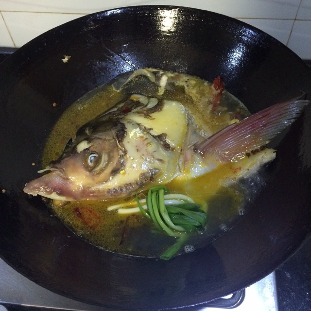 解饞蒜香醬燒大魚頭的做法 步骤4