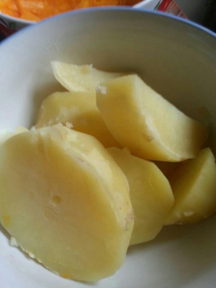 迷迭香奶香土豆的做法 步骤2