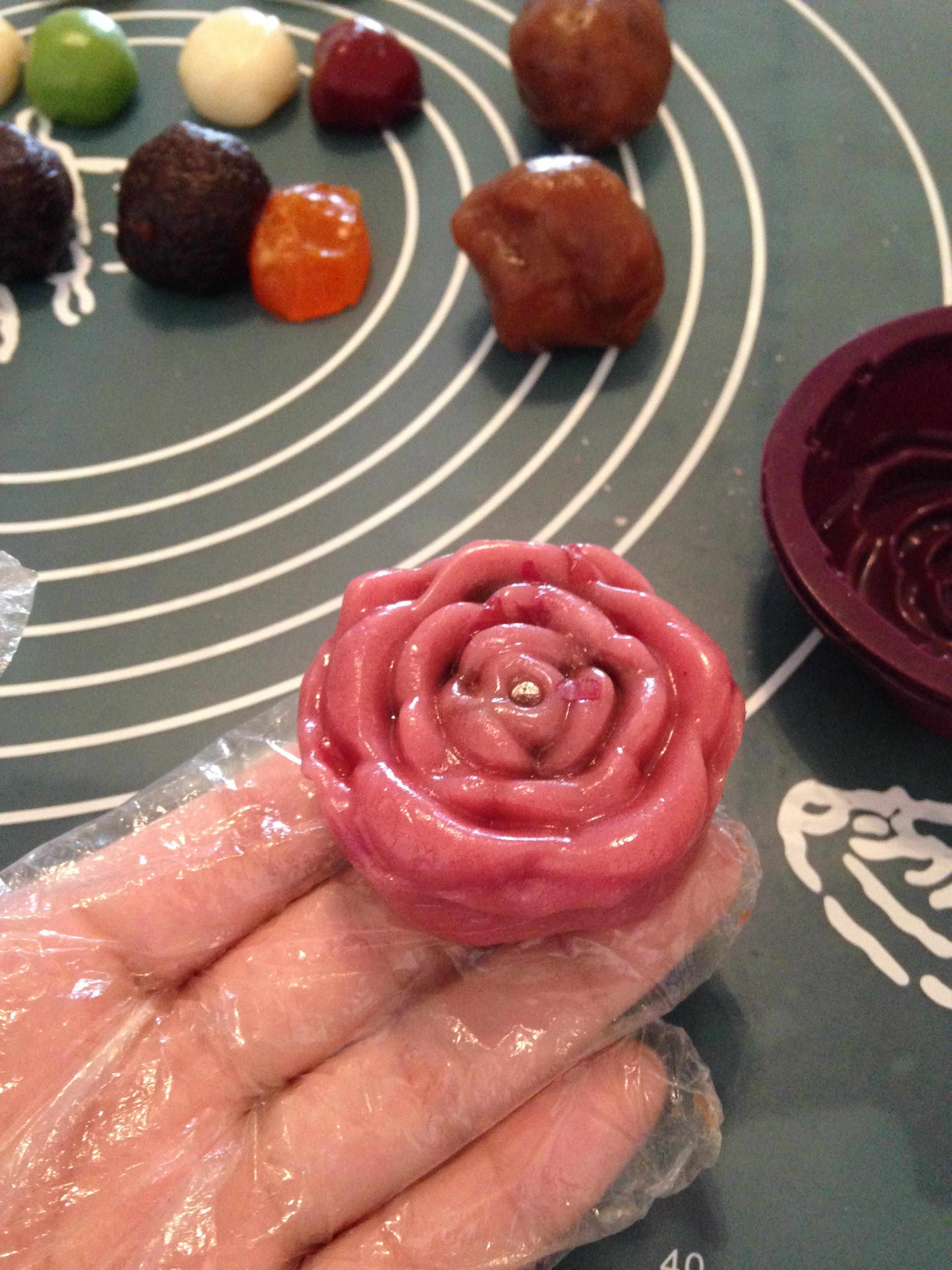 炫彩玫瑰冰皮月餅（操作不黏手）的做法 步骤11