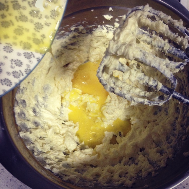 醇香不膩而濃郁適中的中乳酪蛋糕的做法 步骤7