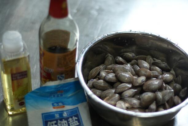 海鮮控——蒜蓉烤花甲的做法 步骤1
