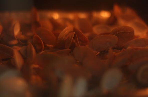 海鮮控——蒜蓉烤花甲的做法 步骤3