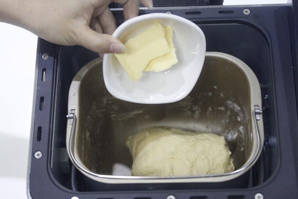面包機做面包的方法（面包機做杏仁全蛋土司）的做法 步骤4