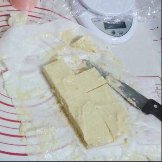 榴蓮奶酪冰皮月餅的做法 步骤5