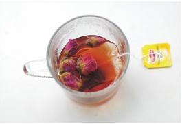 【玫瑰奶茶】自制放心甜蜜飲品的做法 步骤3
