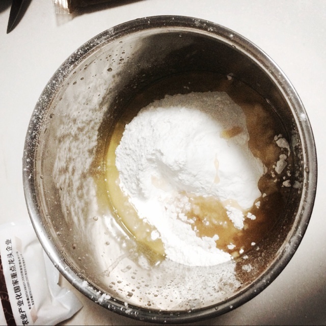 蓮蓉蛋黃月餅的做法 步骤1