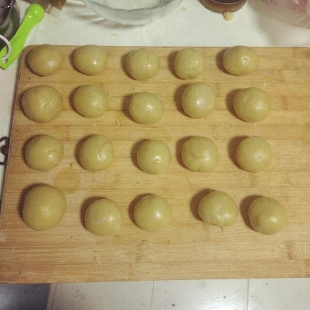 蓮蓉蛋黃月餅的做法 步骤4