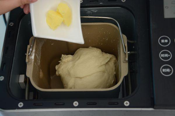 面包機做面包的方法（一鍵式蔓越莓淡奶油面包）的做法 步骤5
