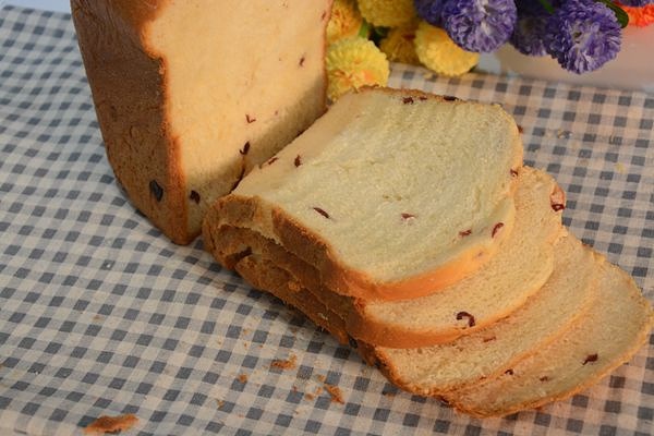 面包機做面包的方法（一鍵式蔓越莓淡奶油面包）的做法 步骤7