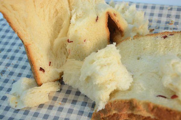 面包機做面包的方法（一鍵式蔓越莓淡奶油面包）的做法 步骤9
