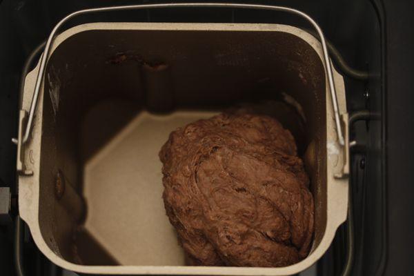 面包機做面包的方法（一鍵式巧克力面包)的做法 步骤4