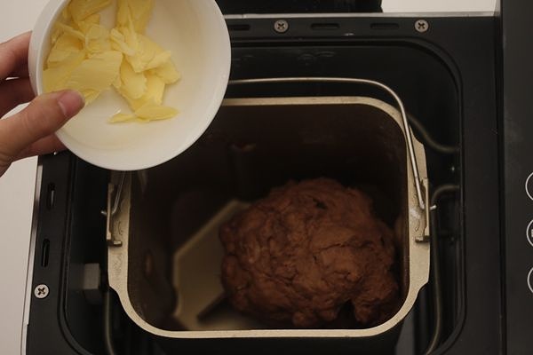 面包機做面包的方法（一鍵式巧克力面包)的做法 步骤6