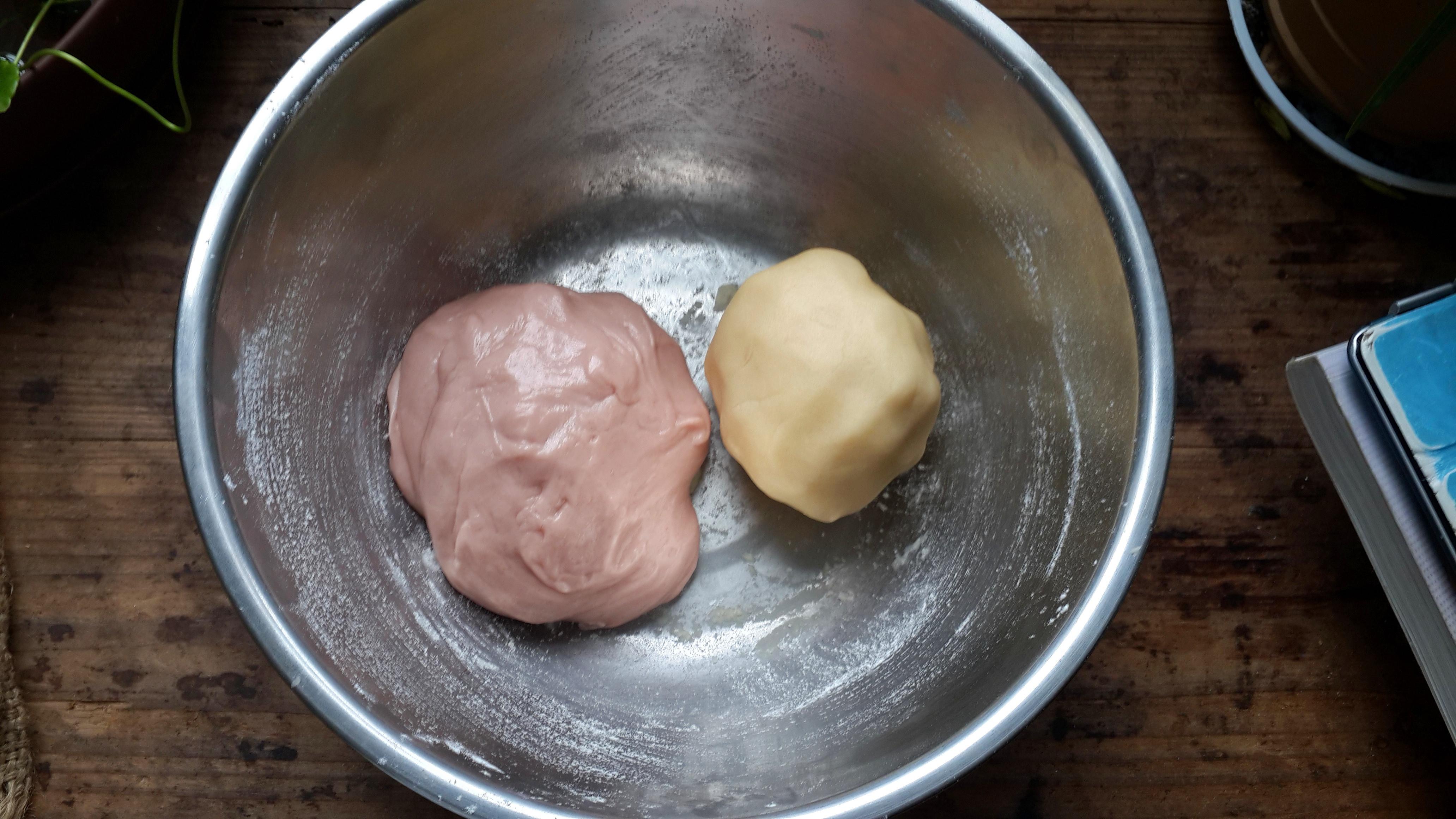 水果味蓮蓉蛋黃蘇式月餅的做法 步骤4