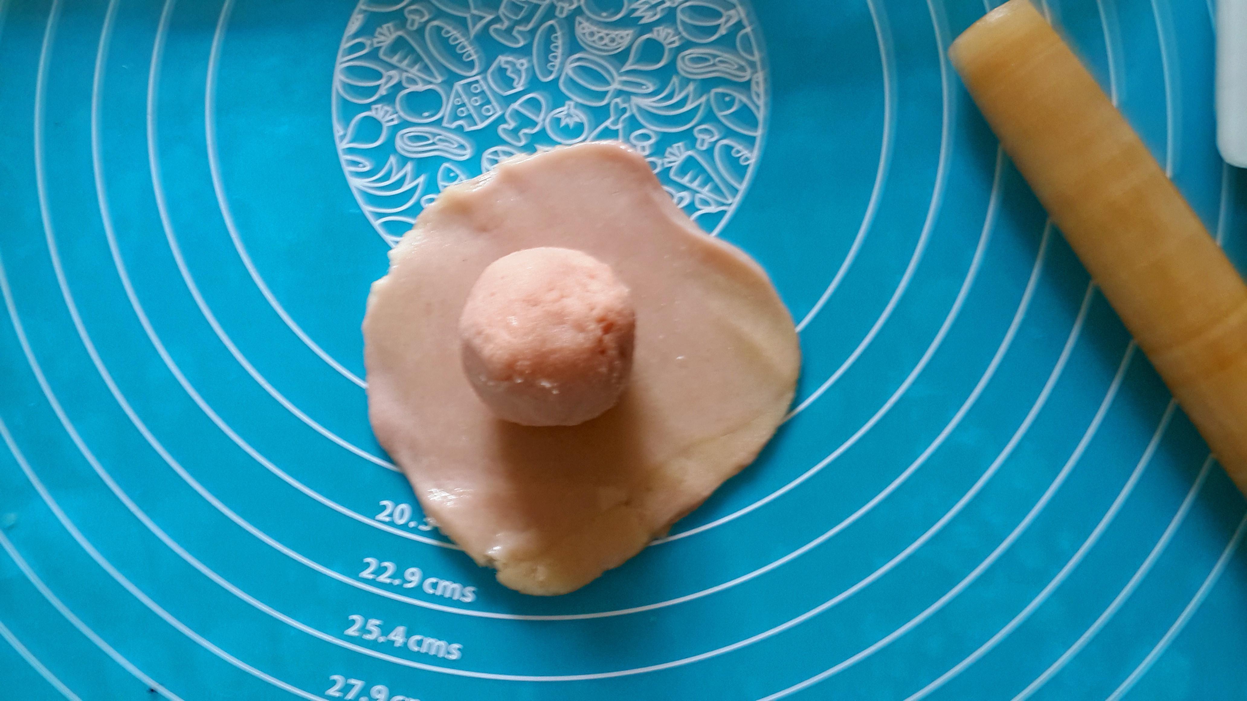 水果味蓮蓉蛋黃蘇式月餅的做法 步骤11