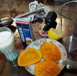 芒果 牛奶布丁的做法 步骤1