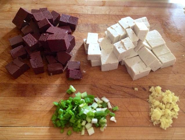 五花肉燒雙色豆腐的做法 步骤1
