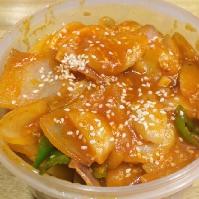 韓式炒年糕（不用韓式辣醬）的做法 步骤2