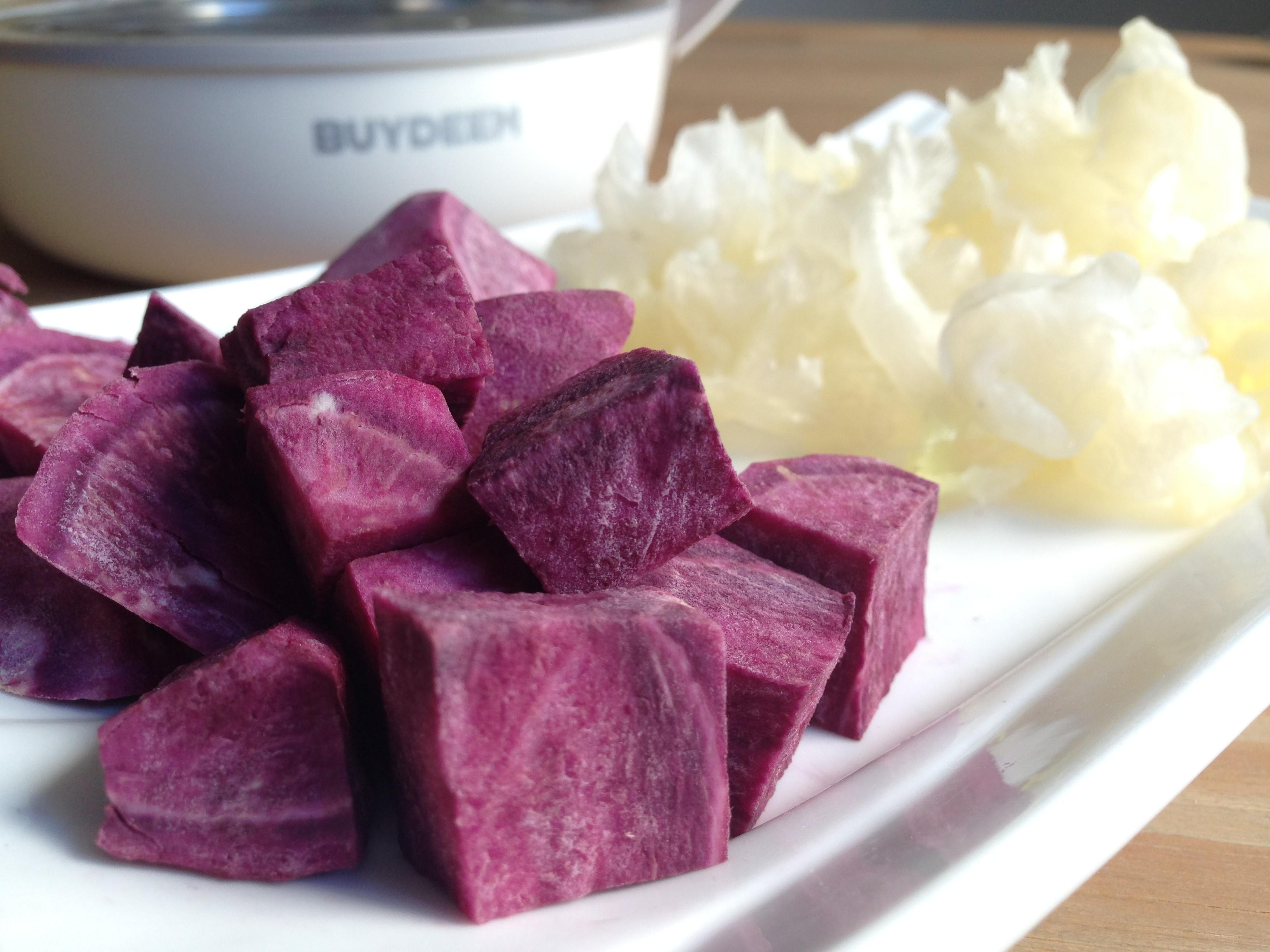 紫薯銀耳羹--美容養顏的身邊食材的做法 步骤1