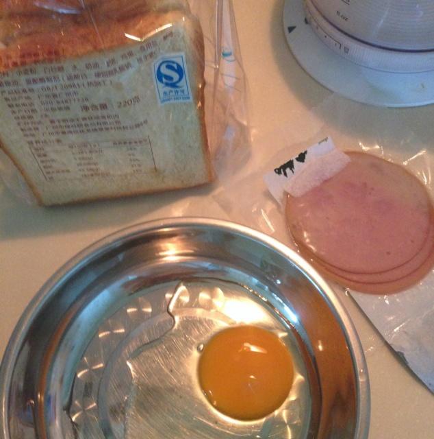 西洋的“雞蛋煎饅頭片”（法式土司）的做法 步骤1