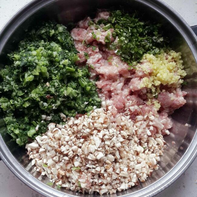 青菜香菇肉餛飩的做法 步骤1