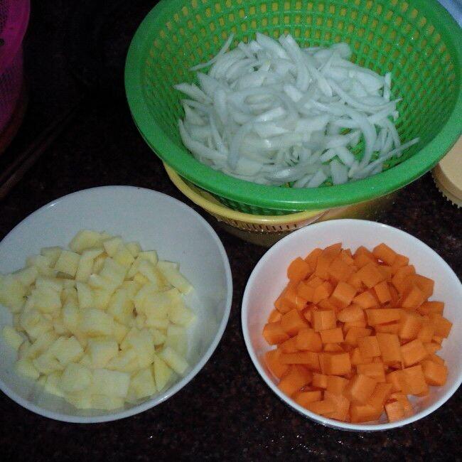 咖喱飯(配小黃鴨造型)的做法 步骤1