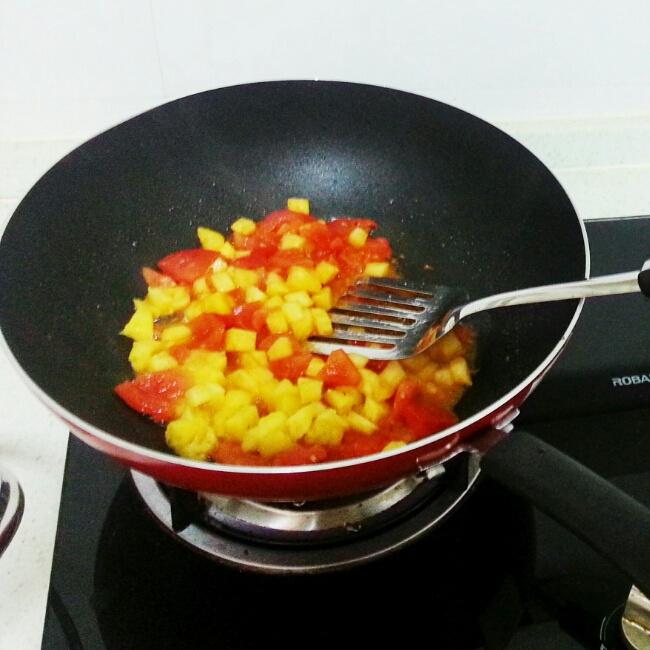 菠蘿番茄酸爽湯掛面的做法 步骤2