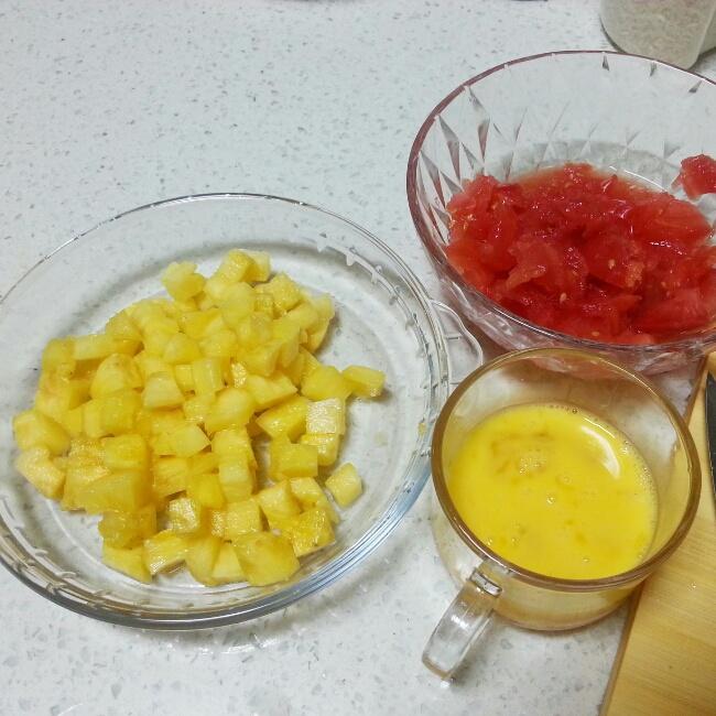 菠蘿番茄酸爽湯掛面的做法 步骤1