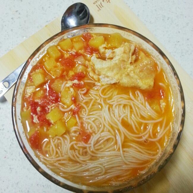 菠蘿番茄酸爽湯掛面的做法 步骤3