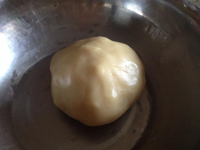 廣式蓮蓉蛋黃月餅（63克）新手的做法 步骤4
