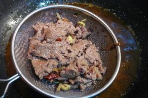 江湖氣十足的水煮牛肉的做法 步骤7