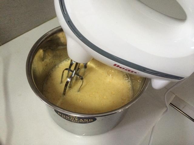抹茶蛋糕卷—全蛋打發的做法 步骤2