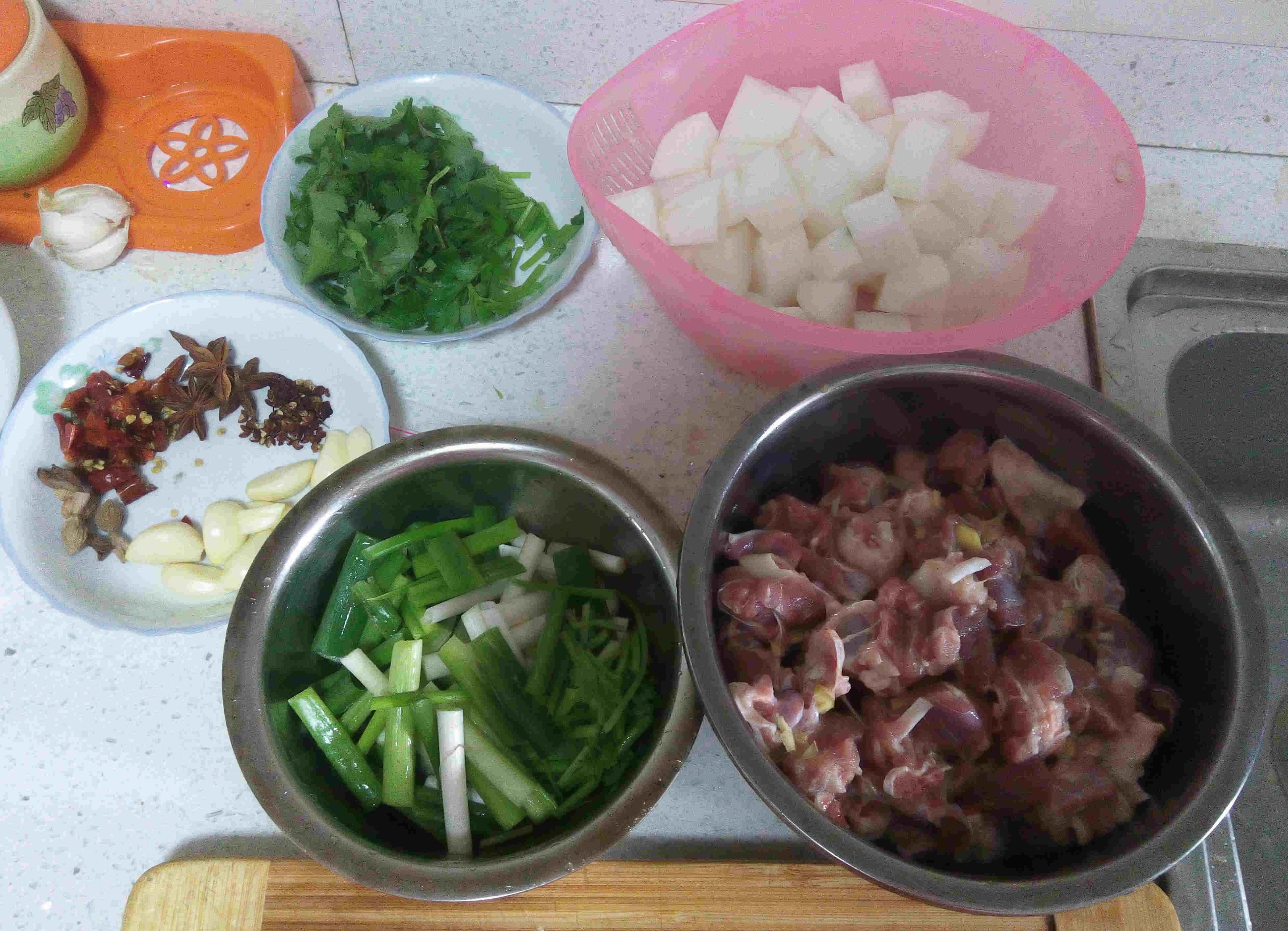 紅燒羊肉燒蘿卜的做法 步骤1