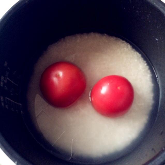 上班族方便菜——兩顆番茄飯的做法 步骤1