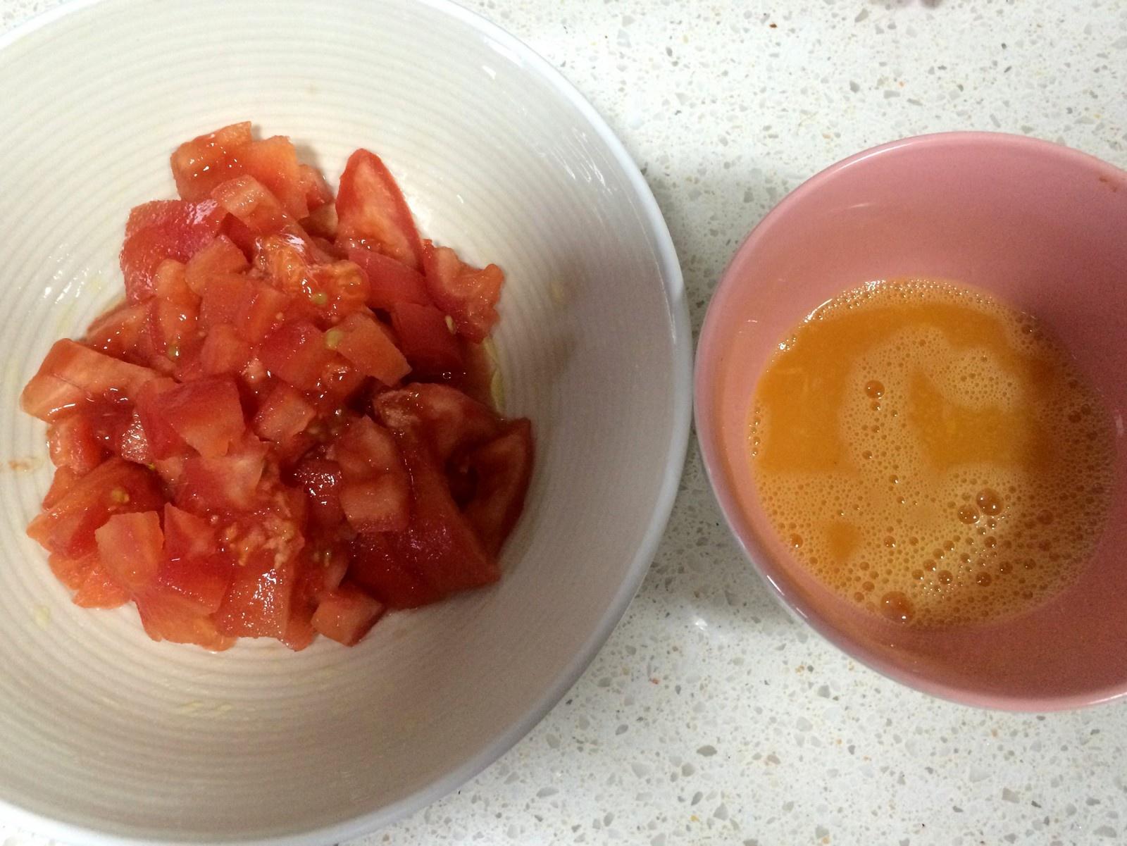 《昨日的美食》之番茄秋葵蛋花湯的做法 步骤3