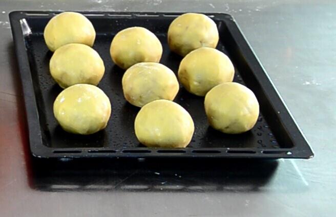 廣式單黃蓮蓉月餅的做法 步骤10