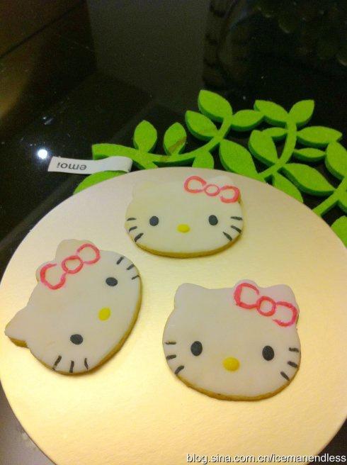 超可愛Hello Kitty翻糖餅干的做法 步骤3