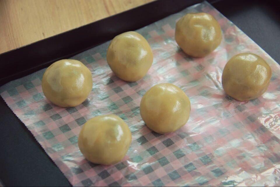 廣式紅豆核桃仁月餅的做法 步骤2