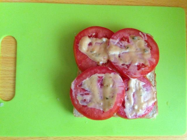 雞蛋火腿番茄黃瓜版三明治（簡易而豐富）的做法 步骤4