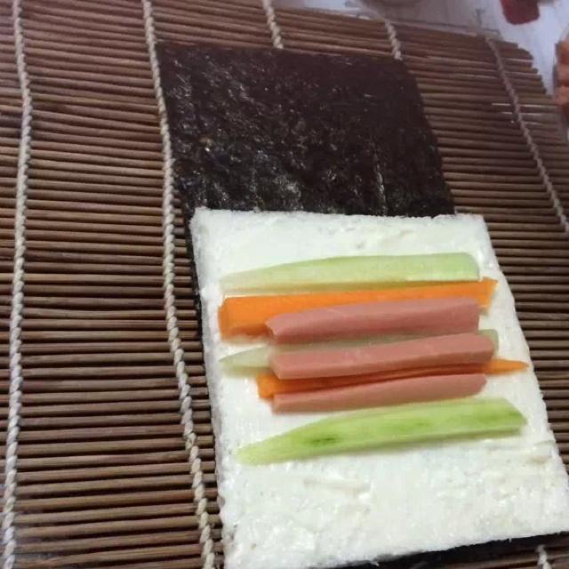 吐司版紫菜肉松壽司的做法 步骤4