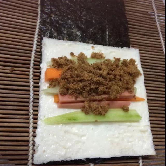吐司版紫菜肉松壽司的做法 步骤5