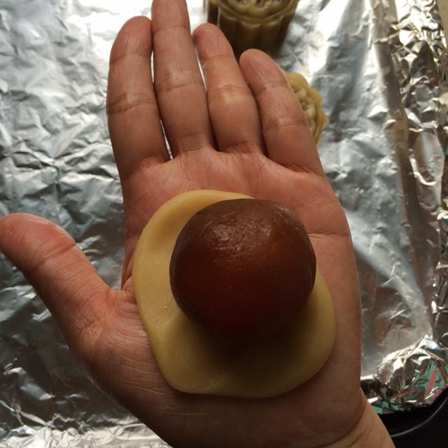 廣式蛋黃月餅的做法 步骤4