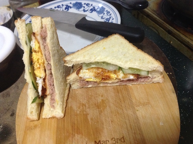 金槍魚雞蛋三明治的做法 步骤5
