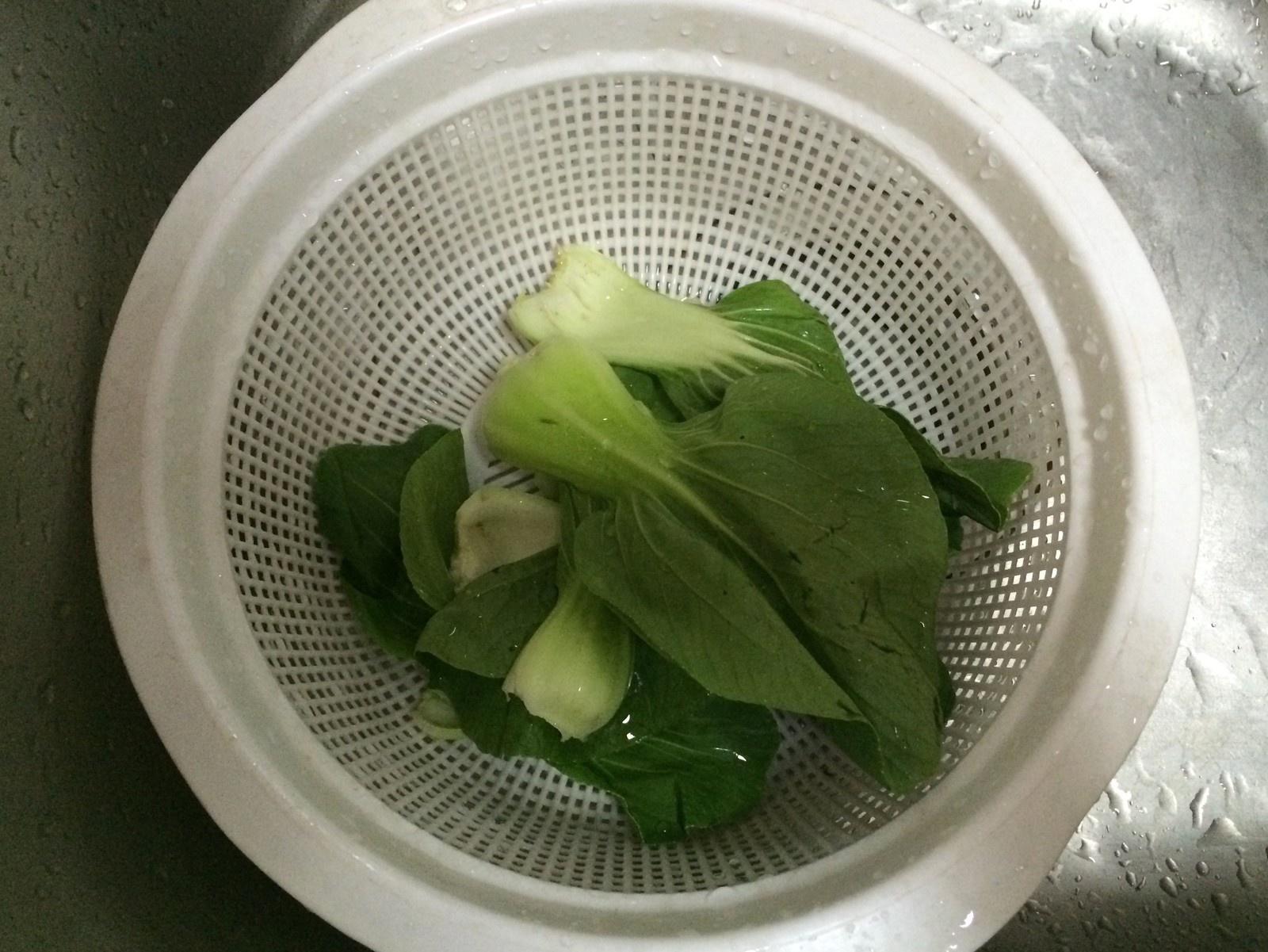 《昨日的美食》之芝麻青江菜的做法 步骤2