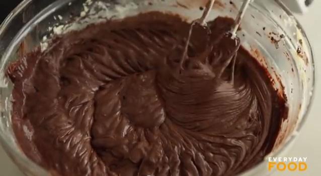 Devils Bundt Cake 巧克力蛋糕（from Everyday Food）的做法 步骤6