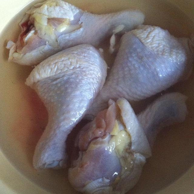營養雞腿湯的做法 步骤1