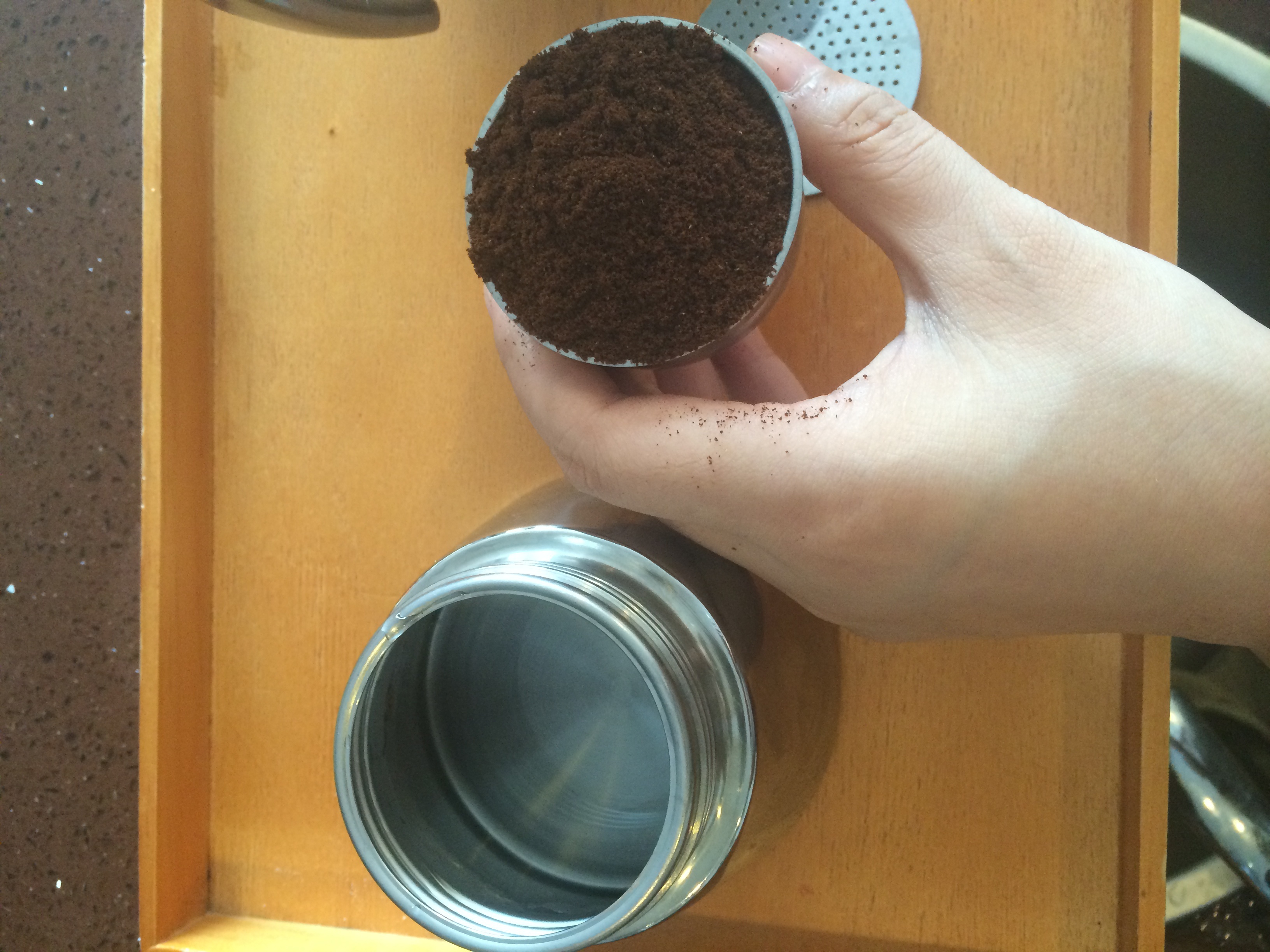 摩卡壺使用教程，在家也能做出不輸于一般咖啡的香濃拿鐵咖啡哦~的做法 步骤2