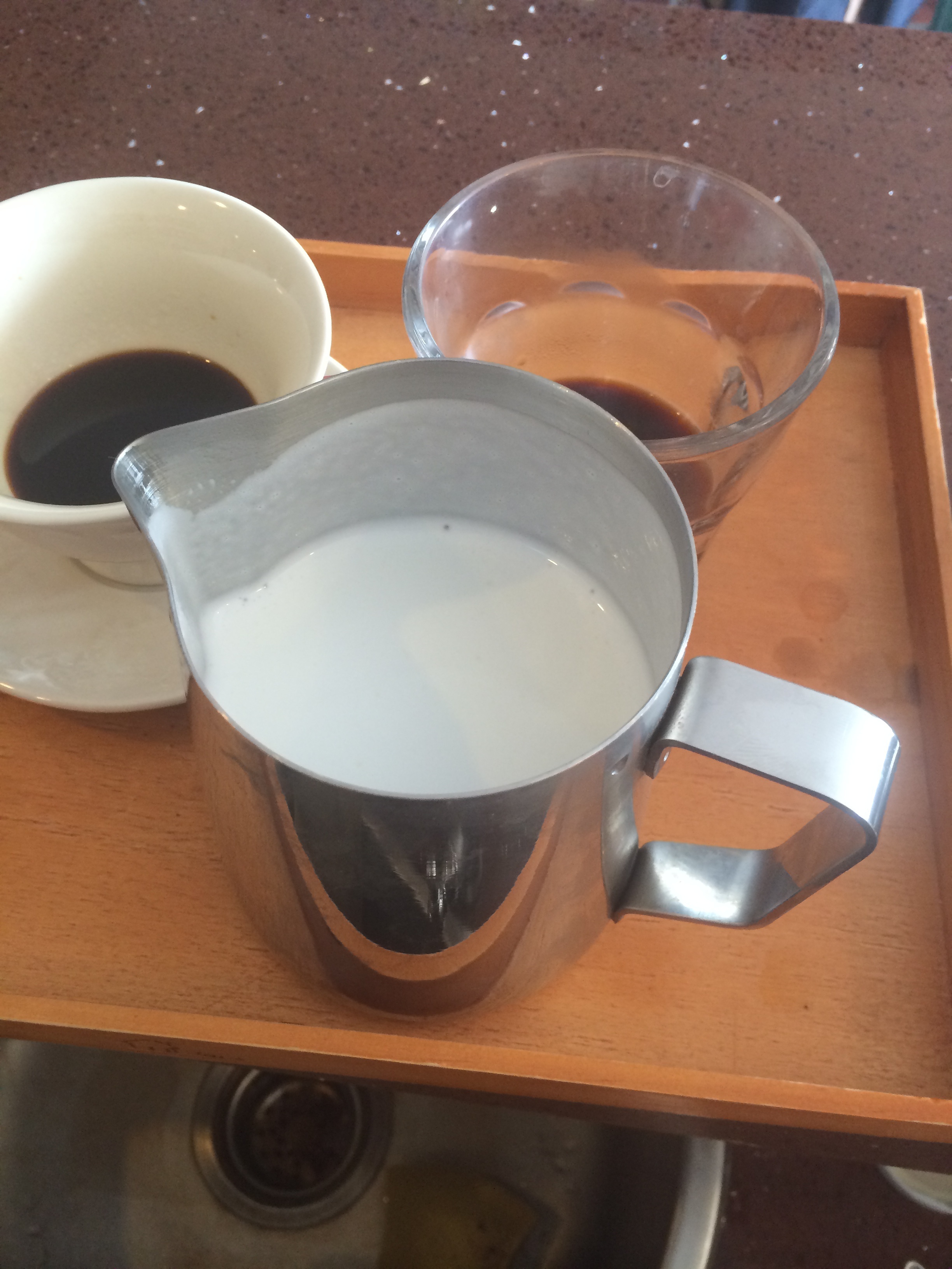 摩卡壺使用教程，在家也能做出不輸于一般咖啡的香濃拿鐵咖啡哦~的做法 步骤8